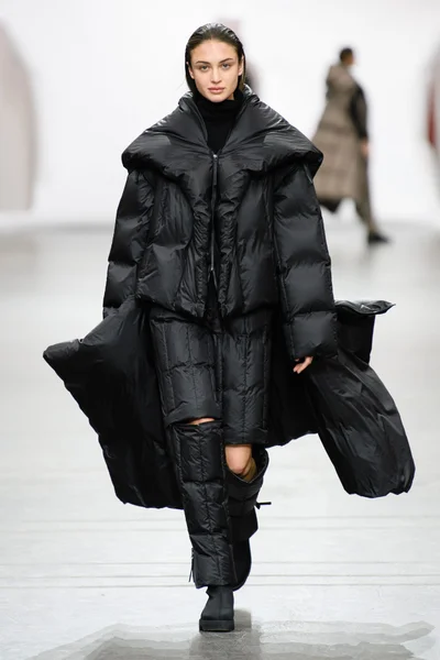 Look 27
